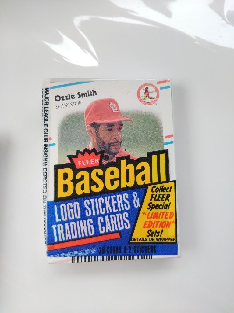 1988 Fleer Baseball Sealed Cello Pack - Ozzie Smith On Top - JPC (includes total of 28 cards + 2 stickers) - New!