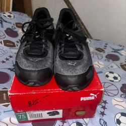 Pumas Shoes Size 7.5 Wms