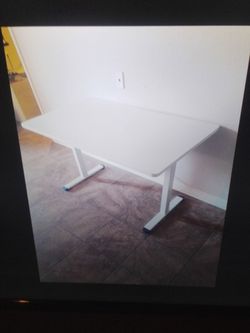 New Desk 48 x 30 inch heavy duty sit or stand desk with manual height adjust