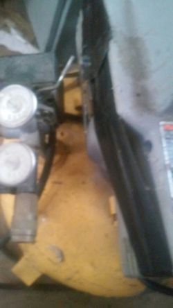 2 horsepower 4 gallon pancake air compressor