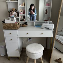 Makeup Vanity with Lights with chair 