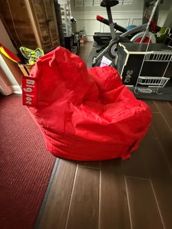 Bean bag chair- like new