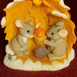  "Sharing A Warm & Cozy Holiday" mouse figurine from the Charming Tails collection by Fitz and Floyd