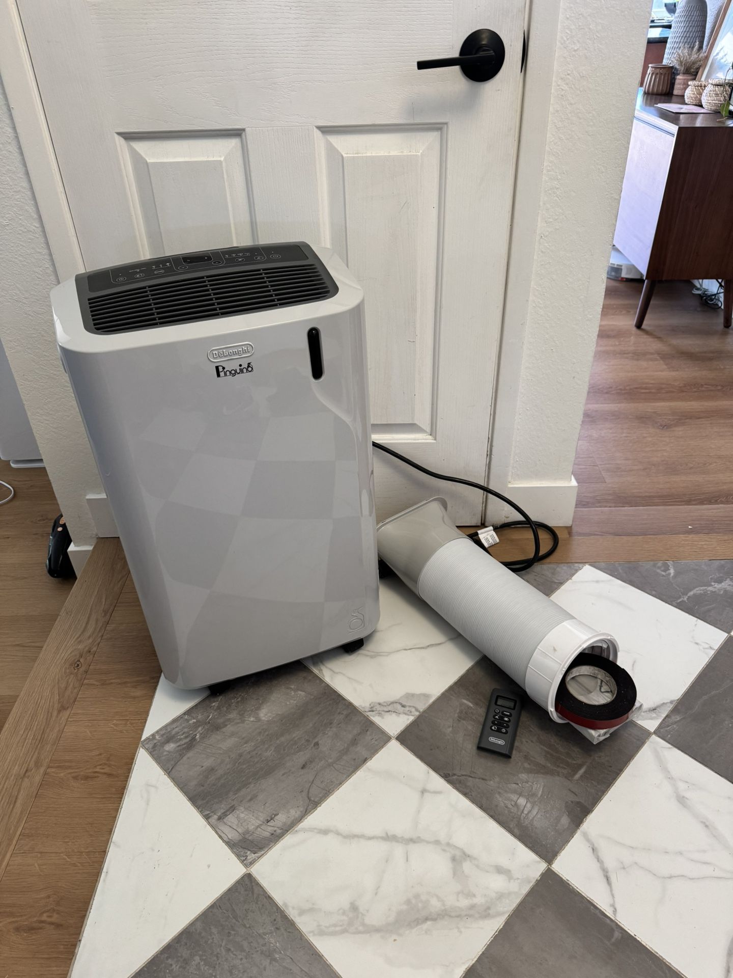 DeLonghi 12000 BTU Air Conditioner