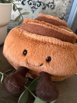 Jellycat Amuseables Cinnamon Bun