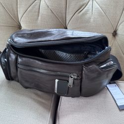 Tumi Kelley Sling Bravo (New)