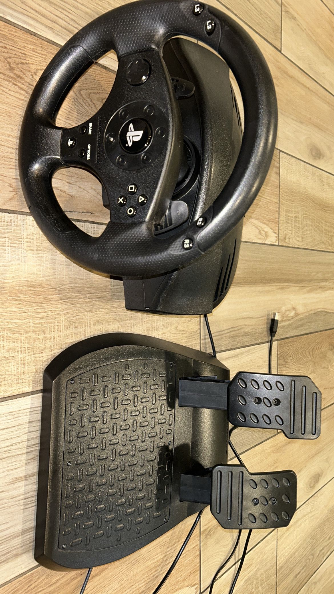 PS4/PS3 steering wheel and pedals 