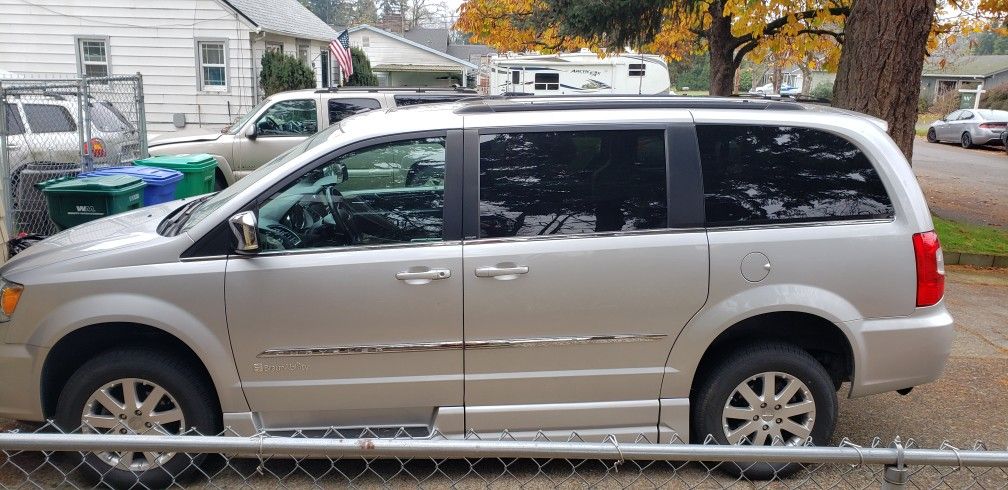 2011 Chrysler Town & Country