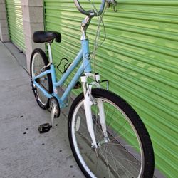 GIANT HYBRID BIKE  7 SPEEDS TIRE 26 SIZE M