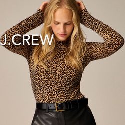 (NEW) (1 AVAILABLE) WOMEN’S J.CREW CAROLYN FITTED CREWNECK SWEATER IN LEOPARD MERINO WOOL - SIZE: MEDIUM
