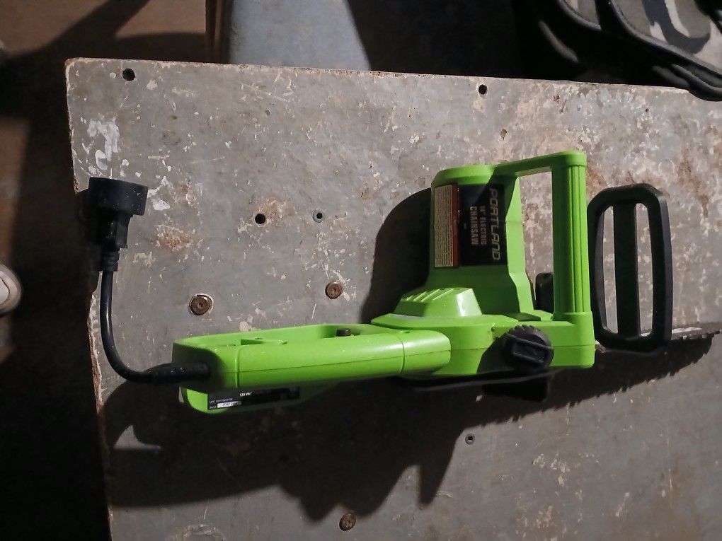 Portland Electric Chain Saw