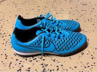 Nike Magistas Soccer Cleats