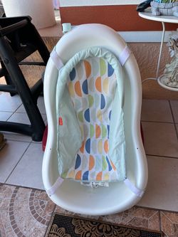 Plastic baby bathtub in good condition; you can scrub it to your liking.