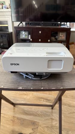 Epson 825 power lite projector