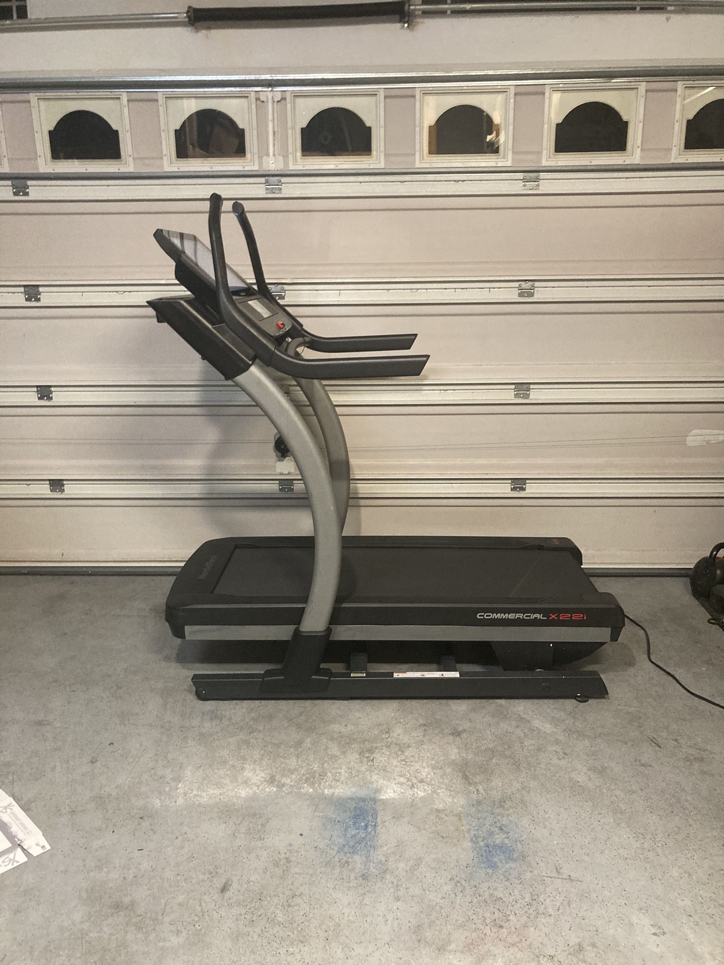 X22i Incline Trainer Treadmill.