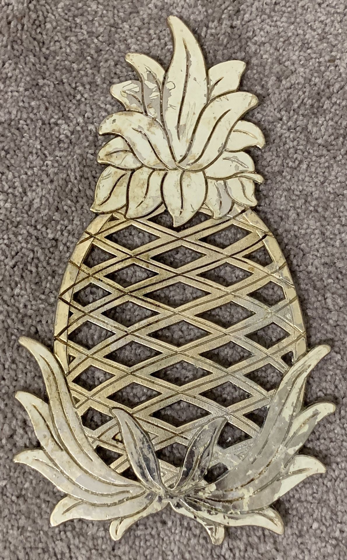 VINTAGE JAPAN METAL PINEAPPLE WALL HANGING HOME DECOR