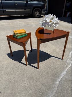 Retro Tripod Nesting Side Tables
