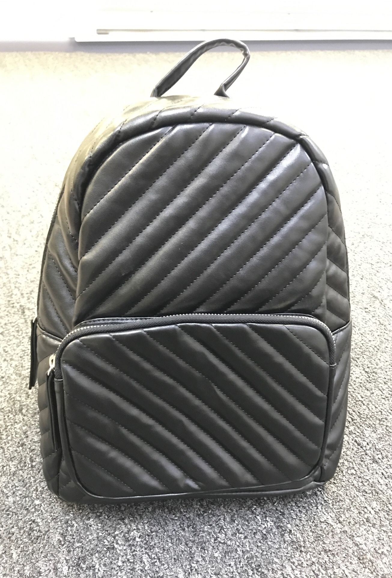 Woman black fashion backpack 🎒