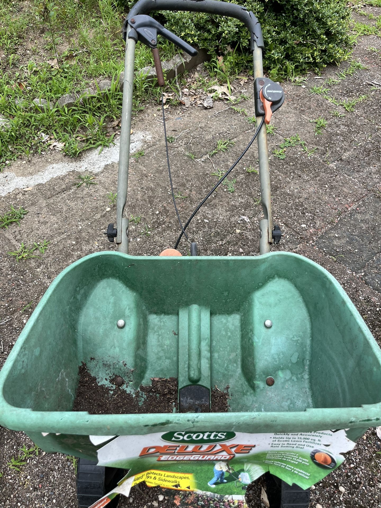 Scott’s Spreader With Edgeguard. Works Great.