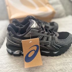 ASICS Gel Kayano Black Running Shoes New
