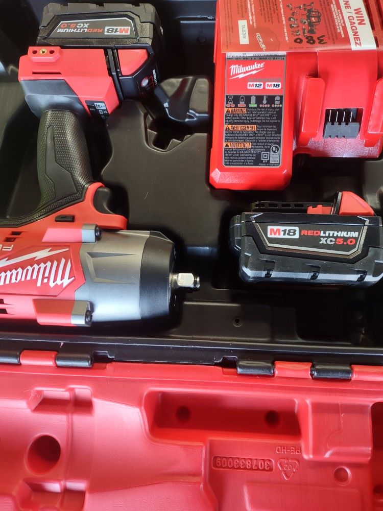 Milwaukee Fuel 1/2 Inch High Torque Impact Wrench Kit -NEW