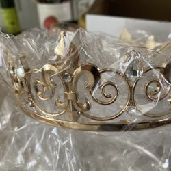 Sweet 16 different crowns brand new in the box 8 of them