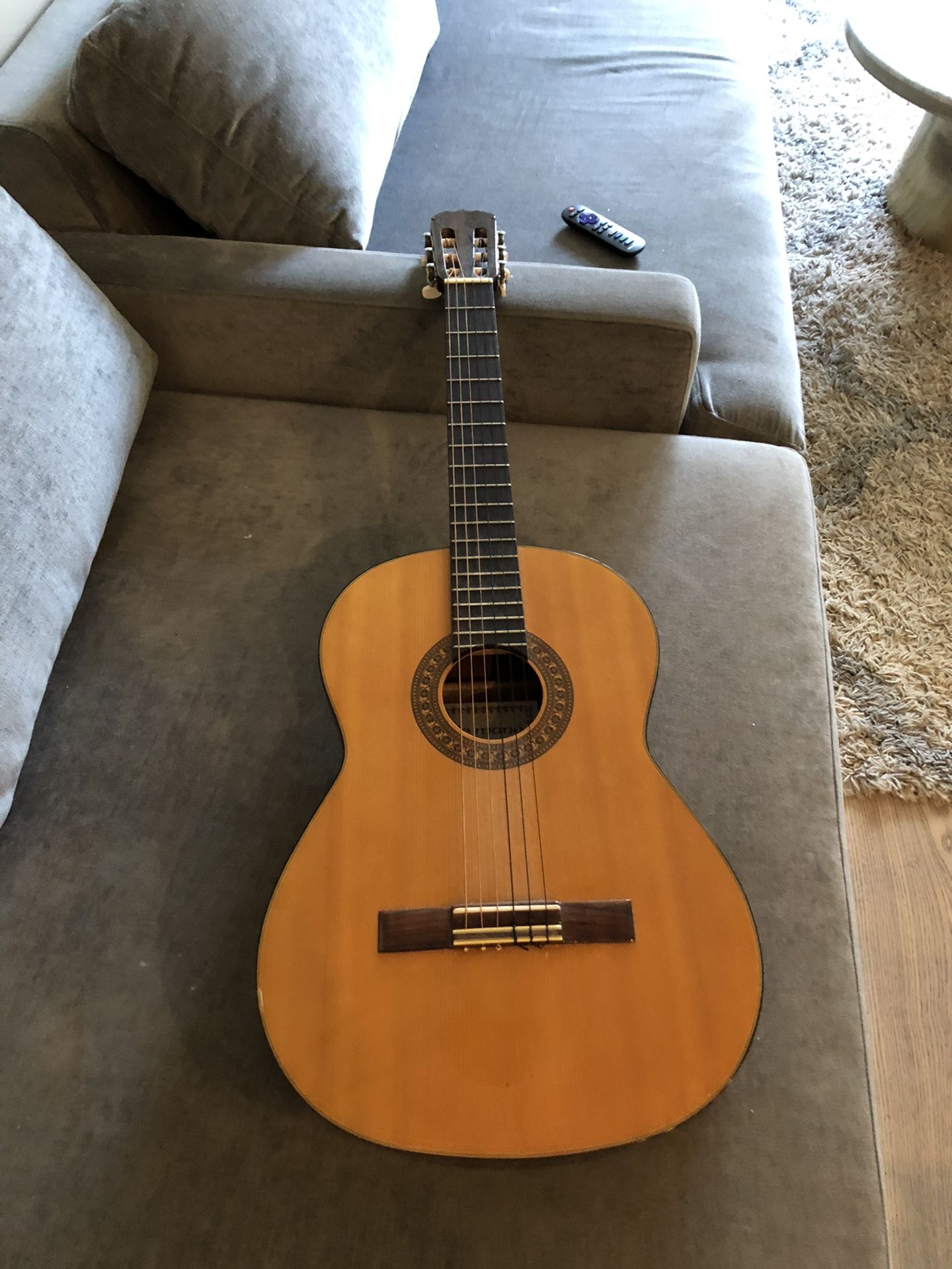 classical de mano guitar full size