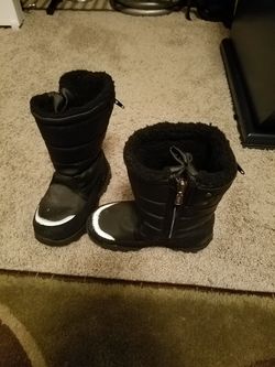 Kids Khombu boots size 11