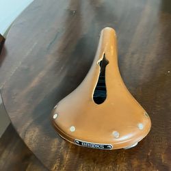 Brooks B17 Carved (or Imperial) bicycle saddle