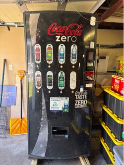 FOR SALE: Royal Vendors RVCC804-9-EV2 Soda Vending Machine