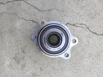 Subaru outback 00-04 wheel hub