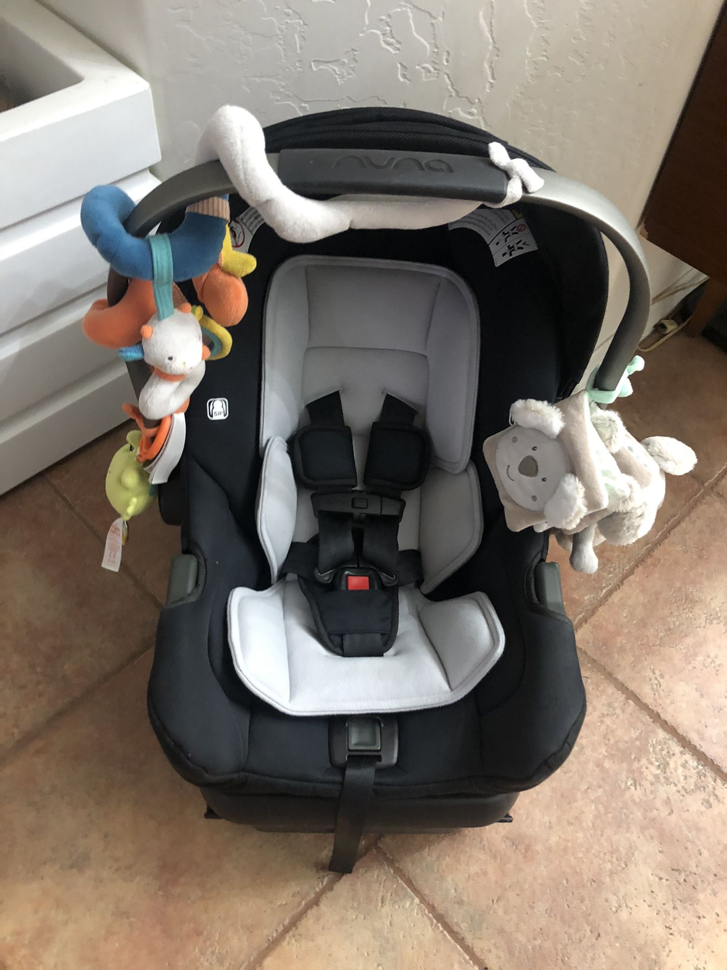 Nuna baby pipa car seat $120