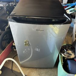 Mini fridge