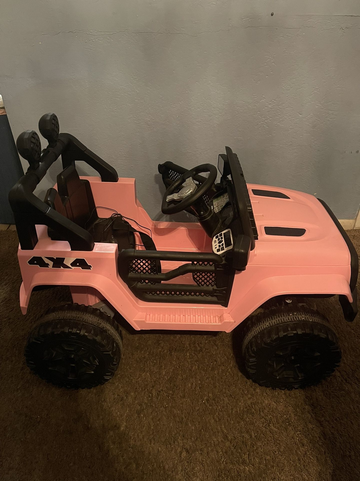 Drivable Jeep for children (remote controllable)