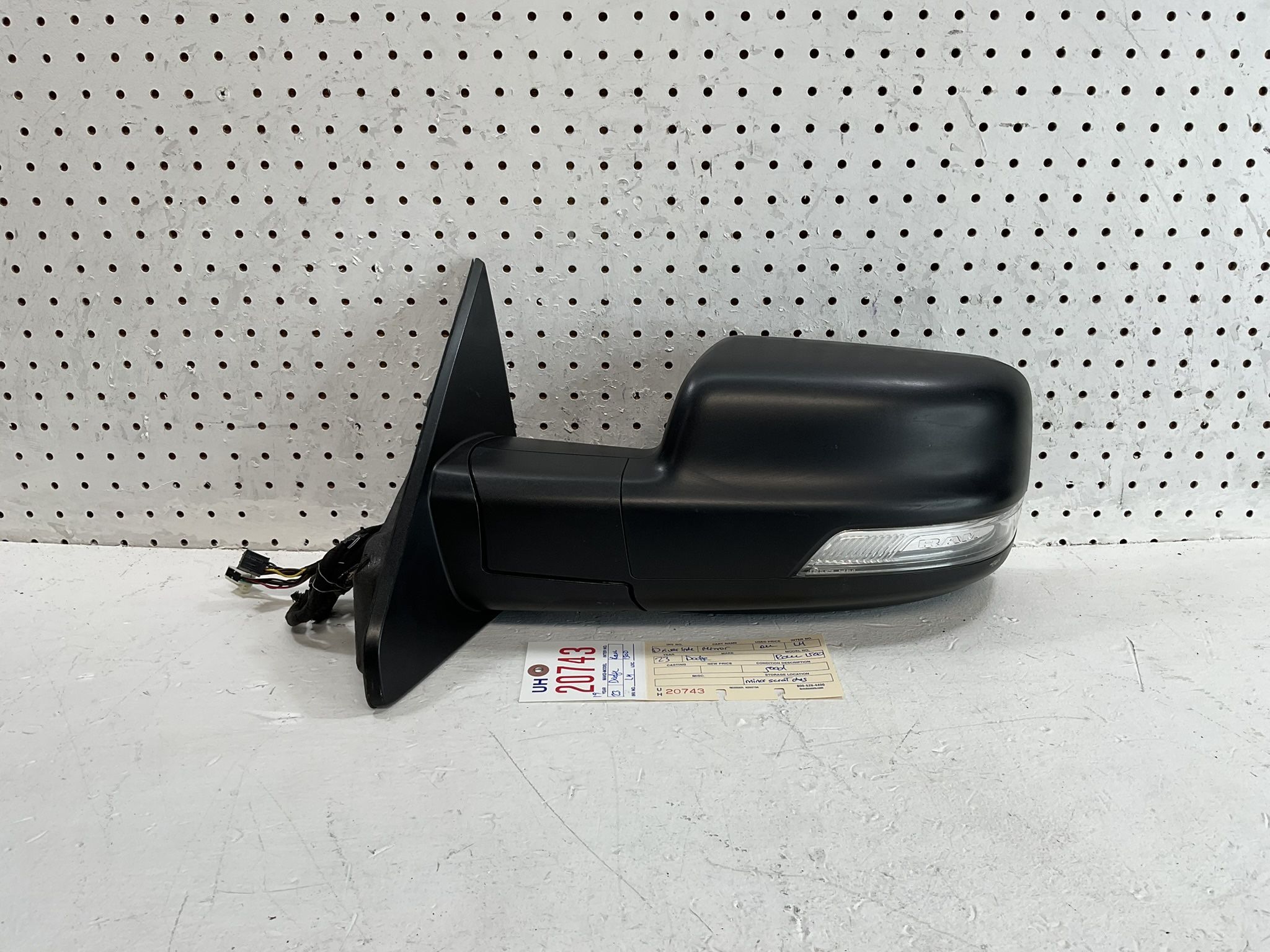 2019 2022 DODGE RAM 1500 LEFT SIDE DOOR MIRROR OEM