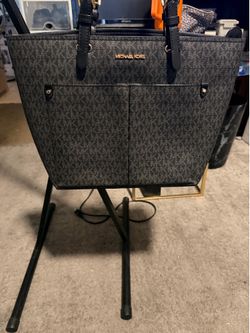 Michael Kors tote medium size almost new