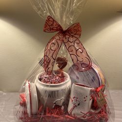 Snoopy Valentines Gift Box. 