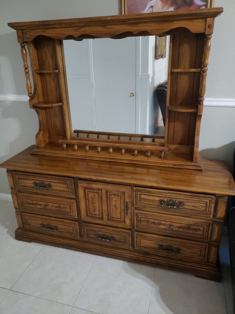 Dresser 