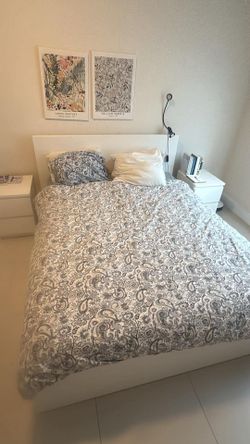 Full size bed with mattress