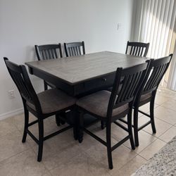 Kitchen Table & Chairs