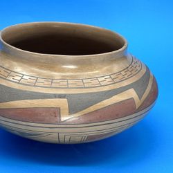 Emeterio Ortiz R, Signed Pottery Mata Ortiz, Black Scarab Beetle Design interior