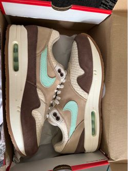 Nike Air Max 1 Crepe Hemp sneakers featuring brown suede and beige hemp paneling.
