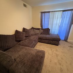 Grey Sectional W/pillows 