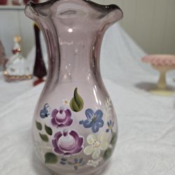 Fenton Teleflora vase with a ruffled edge. Fenton Art Glass