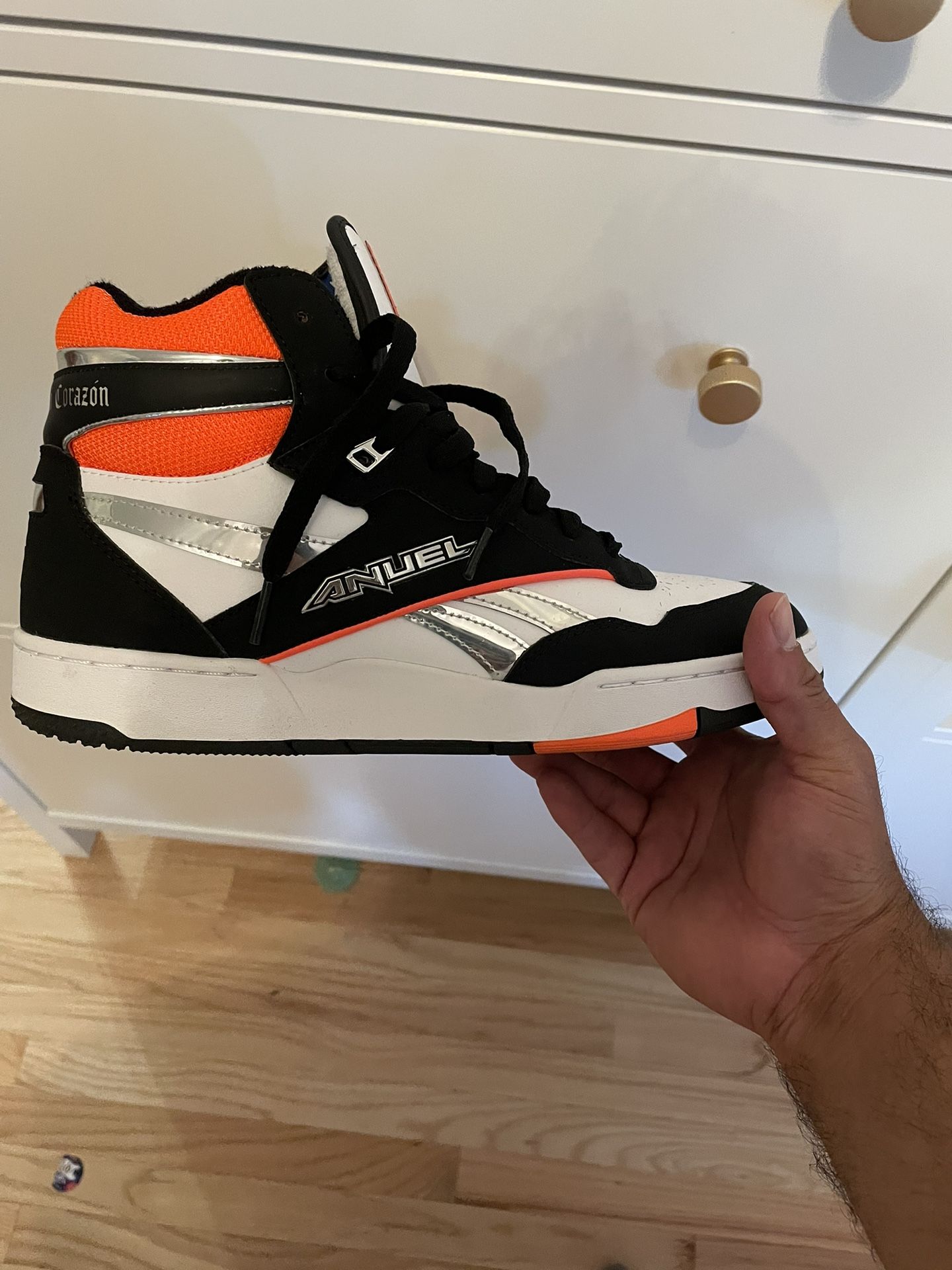 Reebok Anurl BB 4000 Size 9