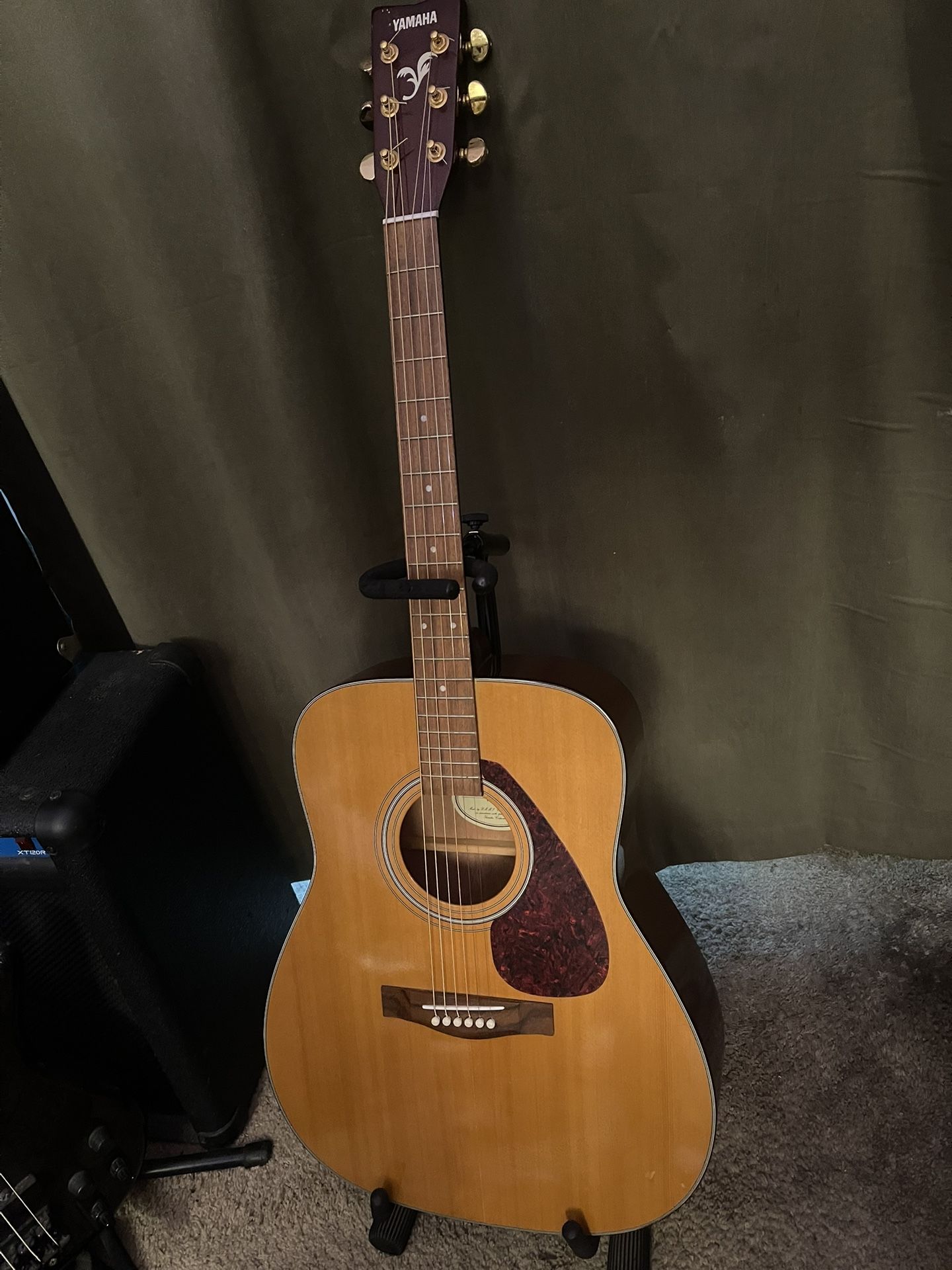 Yamaha Acoustic Guitar