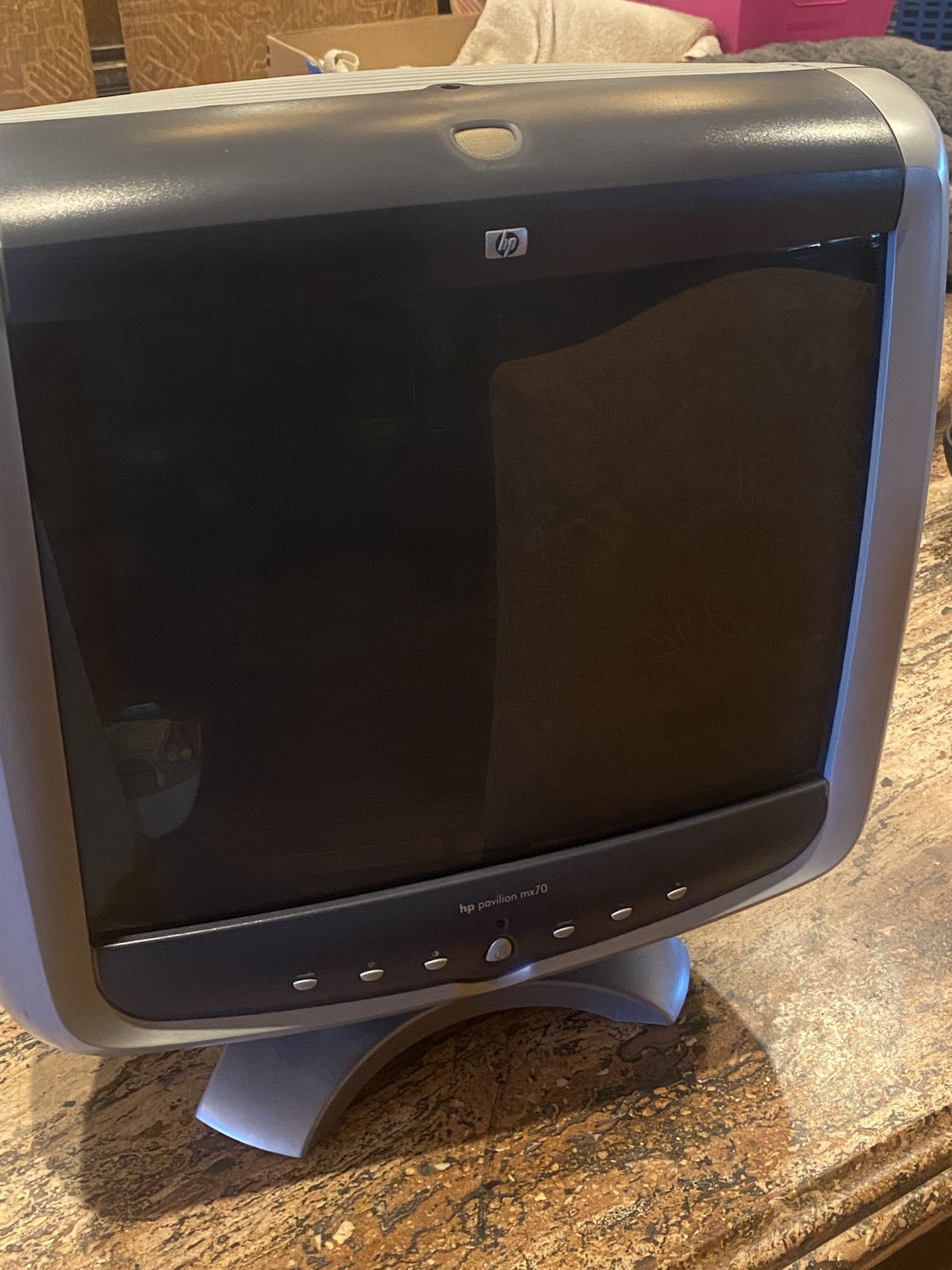 HP Pavilion MX70 16" CRT VGA Monitor – Retro Gaming – Like New!