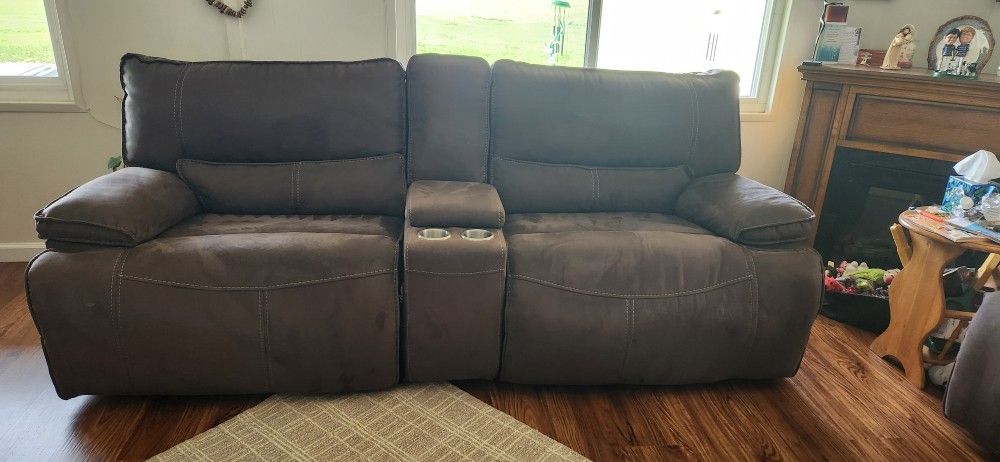 Electric Reclining Loveseat. (2 Sets available)