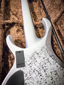 6 STRING BASS Ibanez BTB25TH6 Electric Guitar Silver Blizzard Matte neck through with hardshell case