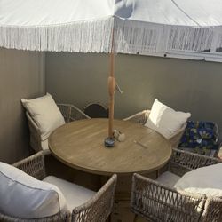 NEW Outdoor Dining Set With 4 Chairs And Umbrella